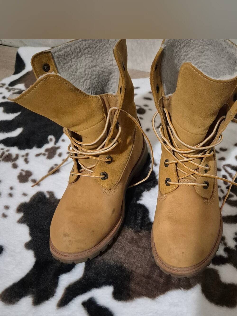 Timberland Wheat Lace-Up Sherpa-Lined Women's Boots-Size:7.5